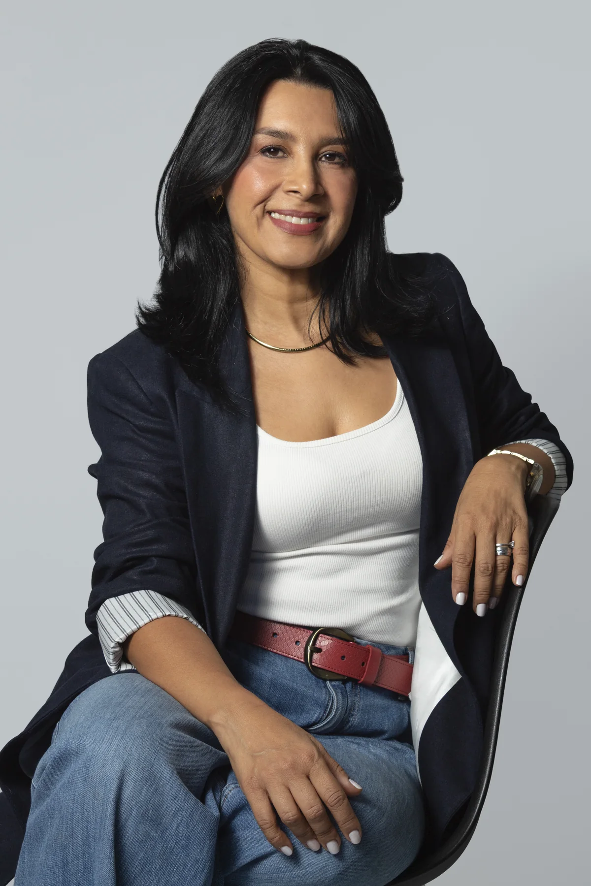 Dra. Ana Serrano en un ambiente profesional